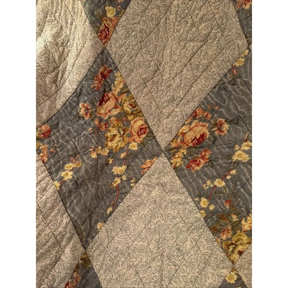 Vintage Impression King Quilt Cottage/Granny Core, floral 96”x104”. Good Cond!